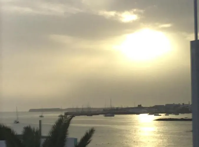 Sounds Of The Sea Apartment *