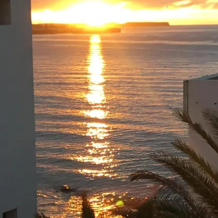 Sounds Of The Sea Apartment *